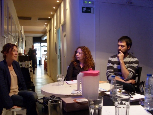 Alumnos del Master charlando con Verónica Larios, Gerente y Fundadora de Microteatro por dinero